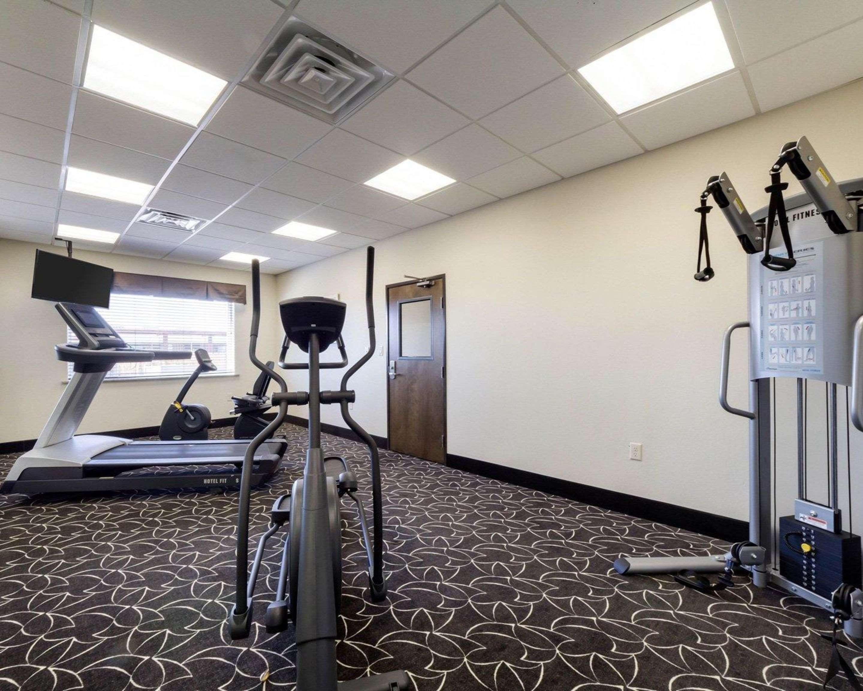 Quality Inn & Suites Victoria East Экстерьер фото