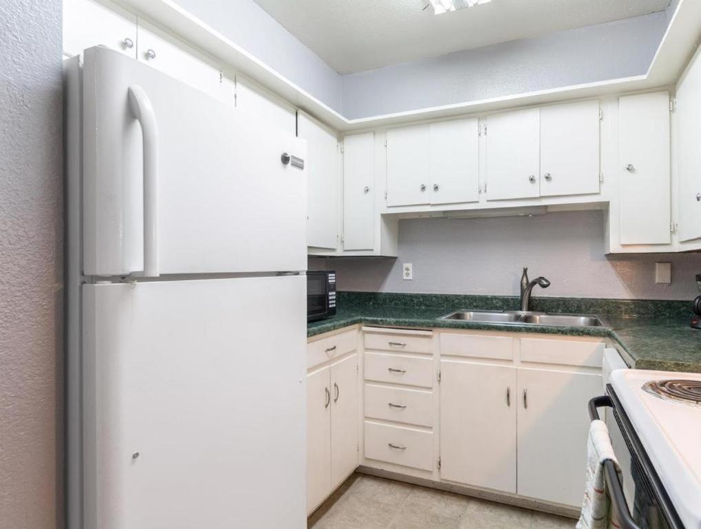 Quality Inn & Suites Victoria East Экстерьер фото